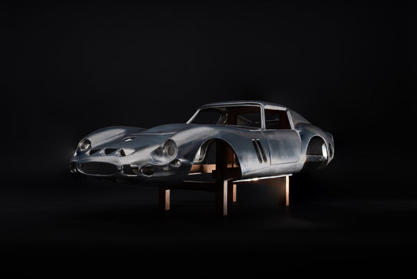 Amalgam は、ハンマード アルミニウム製の Ferrari 250 GTO ボディ