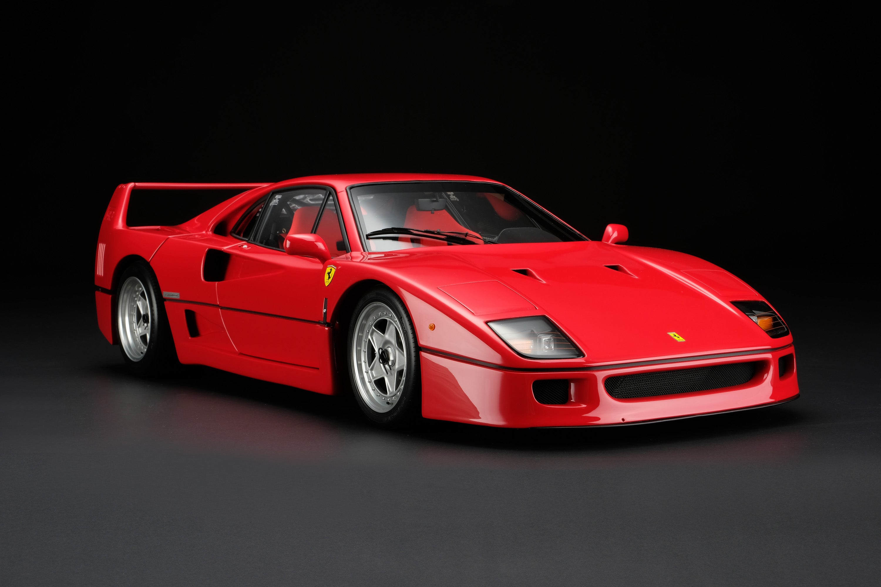 フェラーリ F40（1987年） - 欧州仕様 - Rosso Corsa - 1/8スケール
