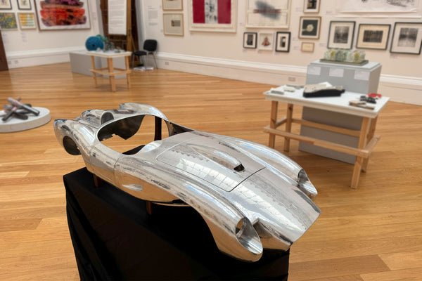 非常に珍しい!ピットクルー by ジム・バンバーフェラーリとルノーレア！！！！ フェラーリ 250 TR アルミニウムボディレプリカ - ハンマー仕上げ