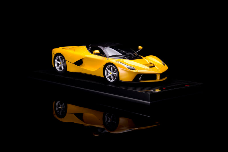 Ferrari LaFerrari at 1:12 scale - Yellow