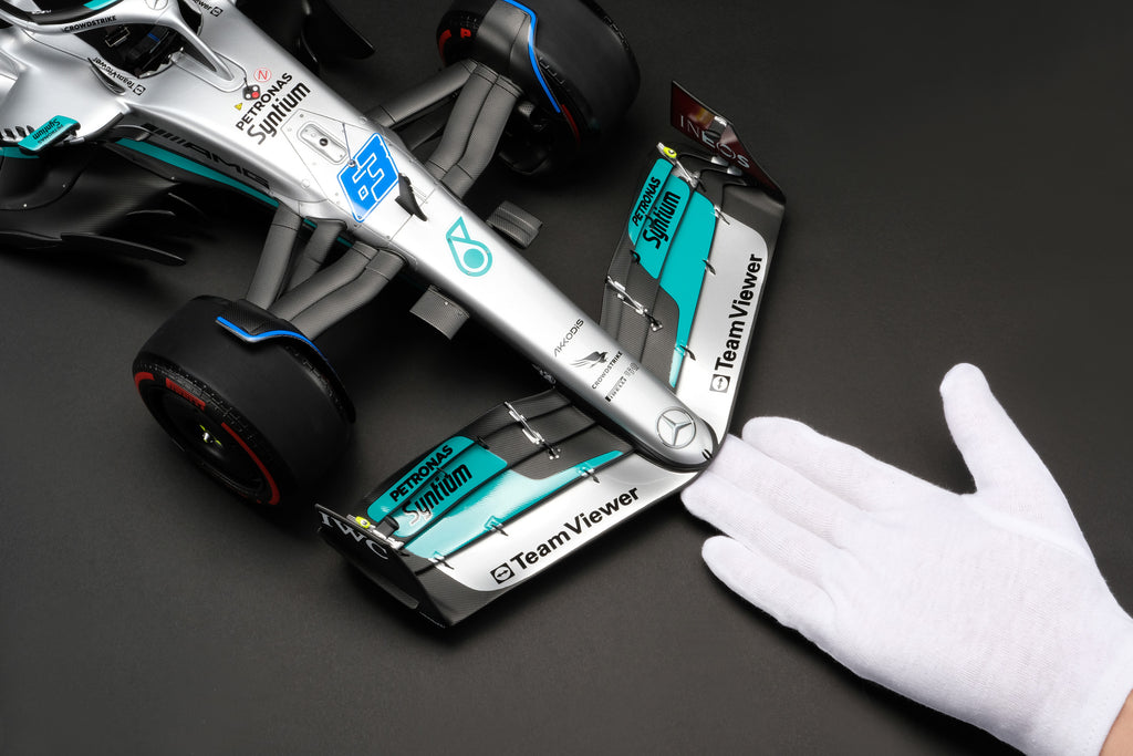 Entdecken Sie die Details des außergewöhnlichen Mercedes-AMG F1 W13 im Maßstab 1:8