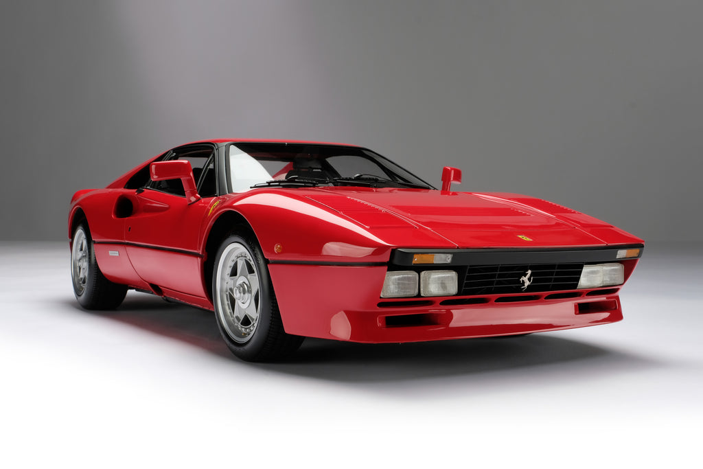 フェラーリ 288 GTO バック 1:18 スケール モデルと新しい 1:8 画像で利用可能