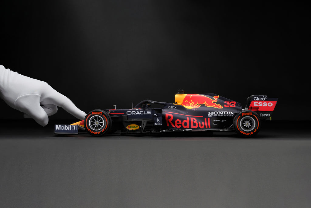 El coche ganador del Campeonato del Mundo 2021 de Max Verstappen, ahora a escala 1:18
