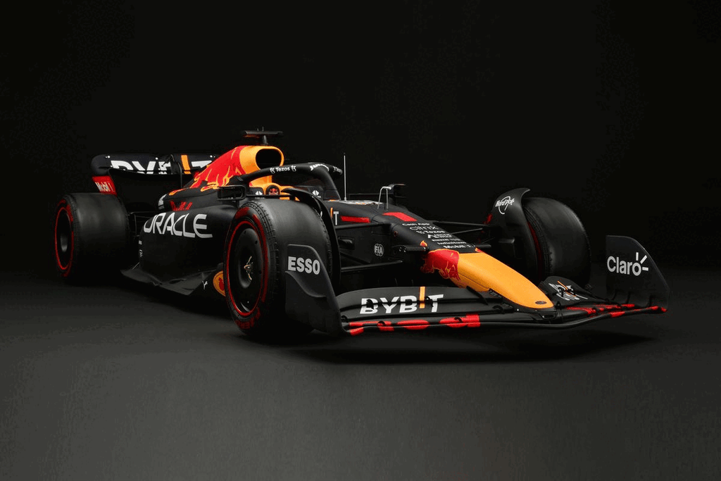 Revealing the Oracle Red Bull Racing RB18 at 1:4 scale