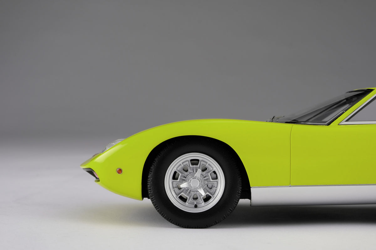 Lamborghini Miura P400 SV Edition in Verde Miura (Green) at 1:18 scale by Amalgam Collection