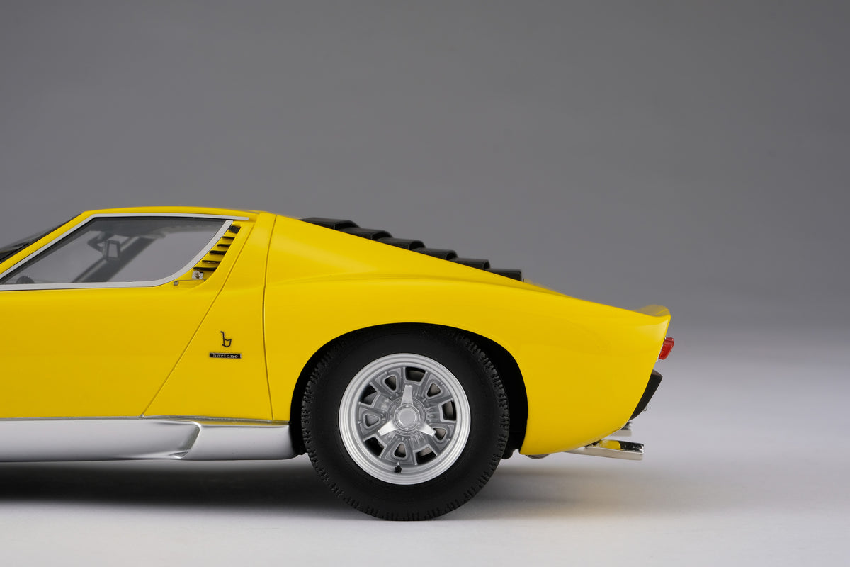 Lamborghini Miura P400 SV  Edition in Giallo Miura (Yellow) at 1:18 scale by Amalgam Collection