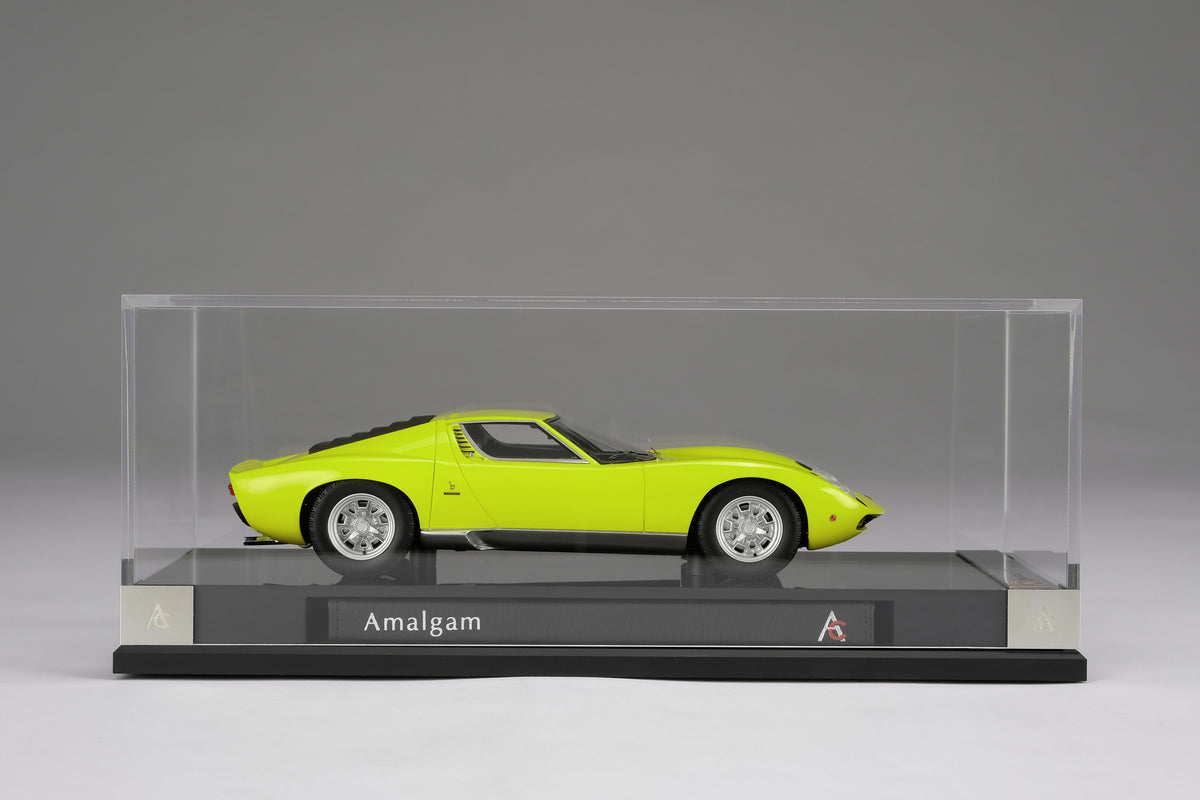 Lamborghini Miura P400 SV Edition in Verde Miura (Green) at 1:18 scale by Amalgam Collection