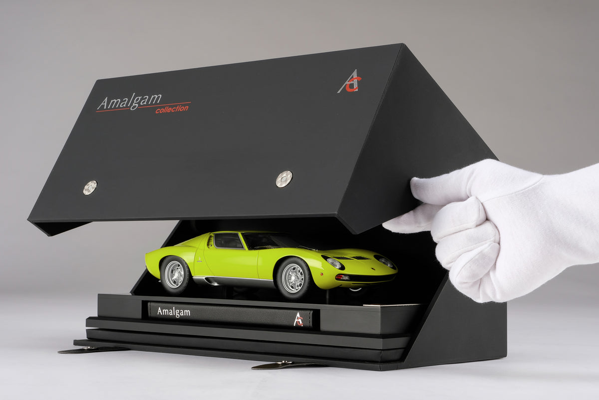 Lamborghini Miura P400 SV Edition in Verde Miura (Green) at 1:18 scale by Amalgam Collection