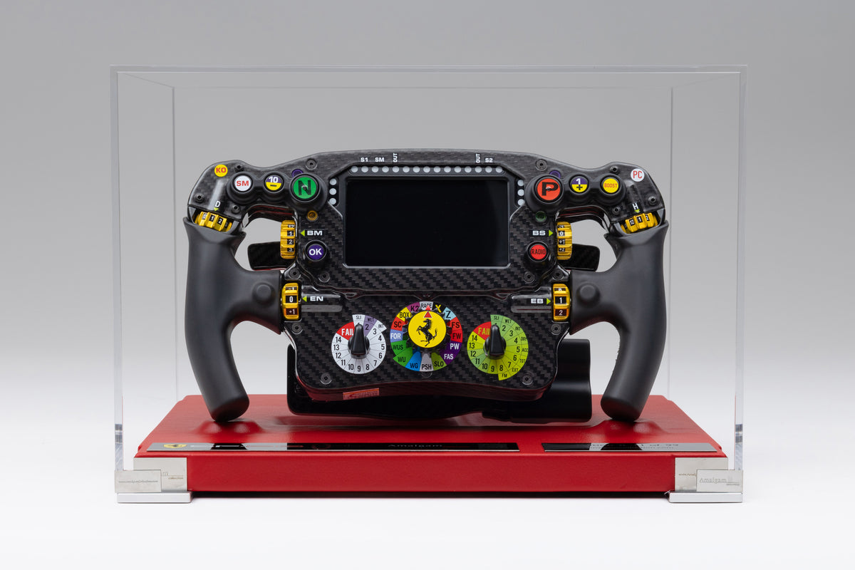 Volant Ferrari SF-26 (2026) - Lewis Hamilton