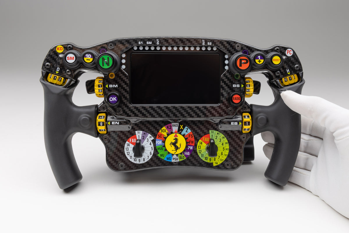 Volant Ferrari SF-26 (2026) - Lewis Hamilton