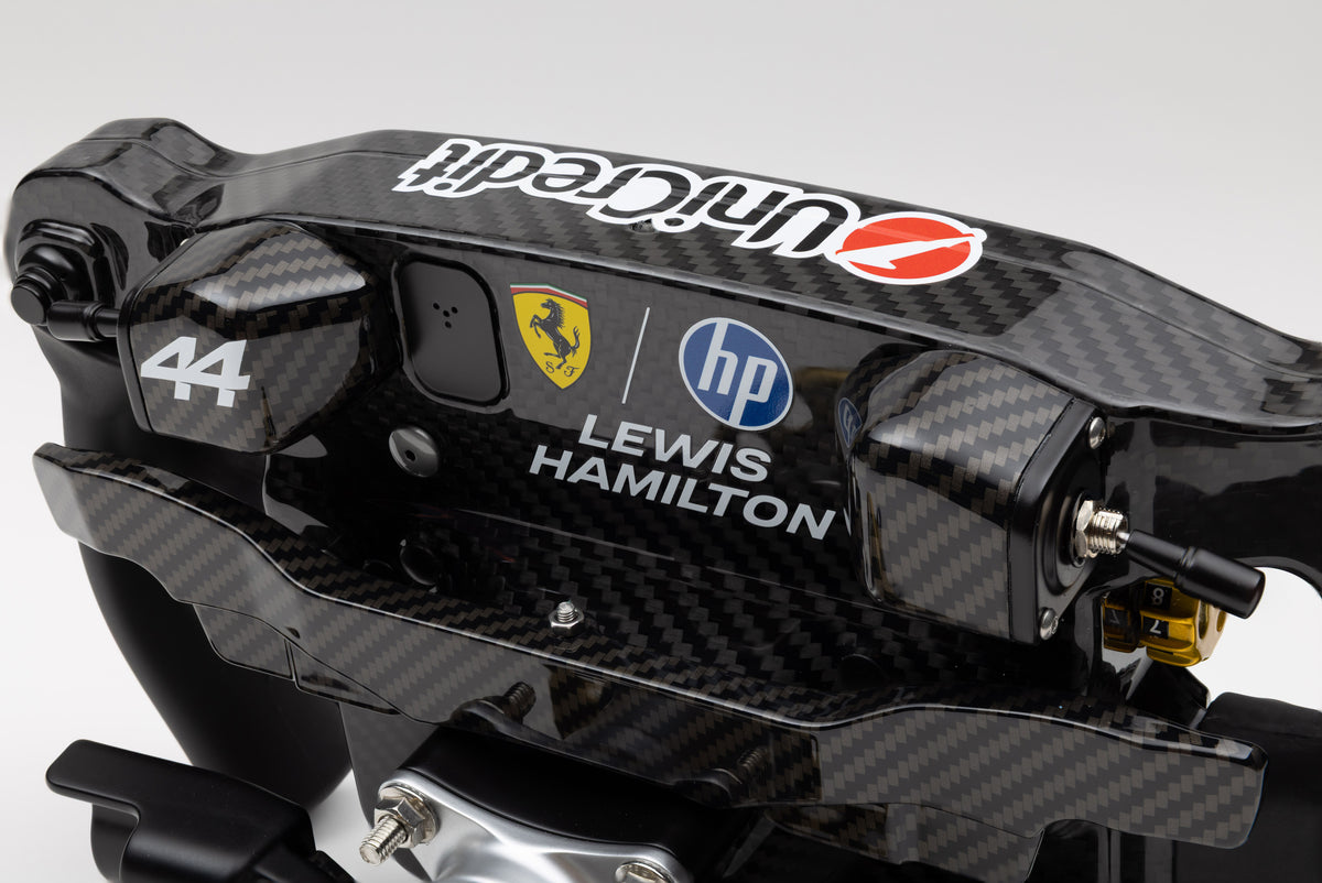 Volant Ferrari SF-26 (2026) - Lewis Hamilton