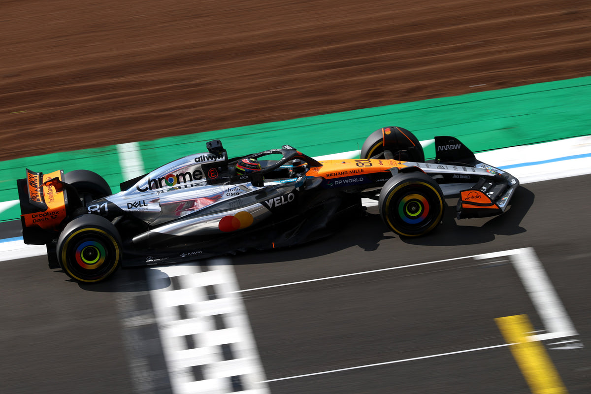 McLaren MCL39 - 2025 British Grand Prix - Oscar Piastri - at 1:8 scale by Amalgam Collection