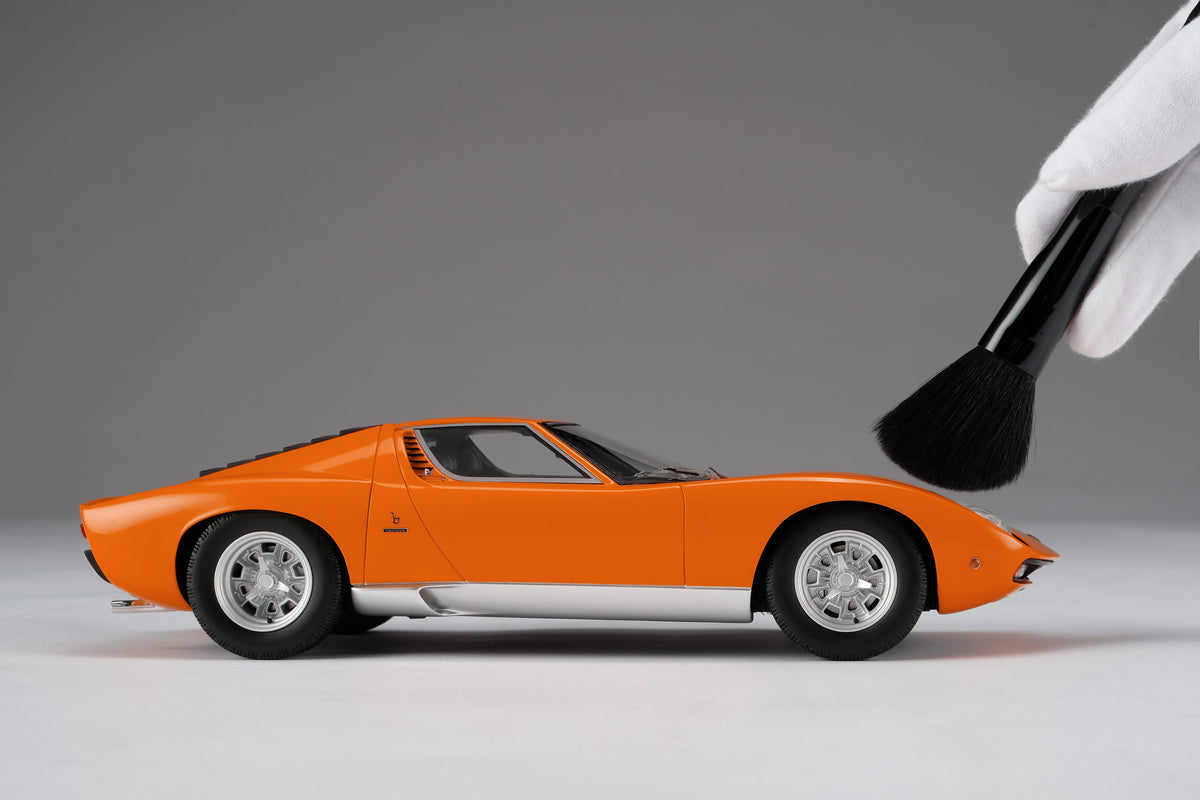Lamborghini Miura P400 SV Edition in Arancia Miura (Orange) at 1:18 scale by Amalgam Collection