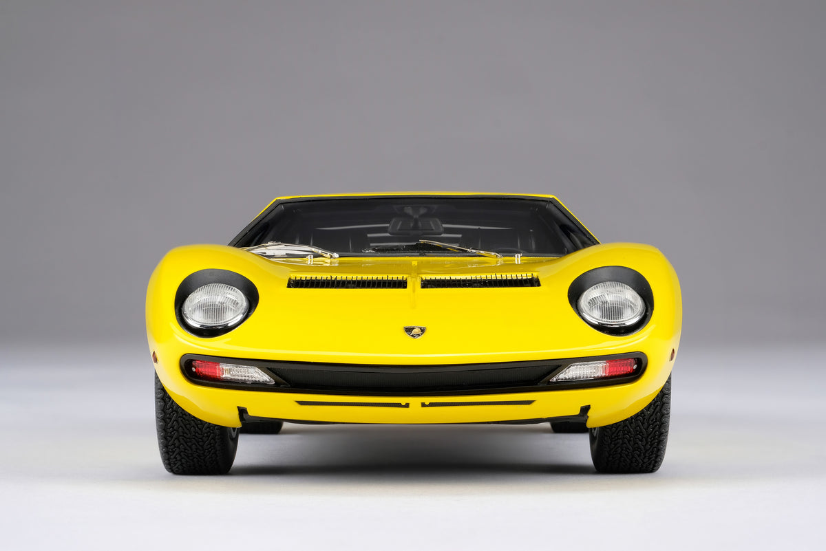 Lamborghini Miura P400 SV  Edition in Giallo Miura (Yellow) at 1:18 scale by Amalgam Collection