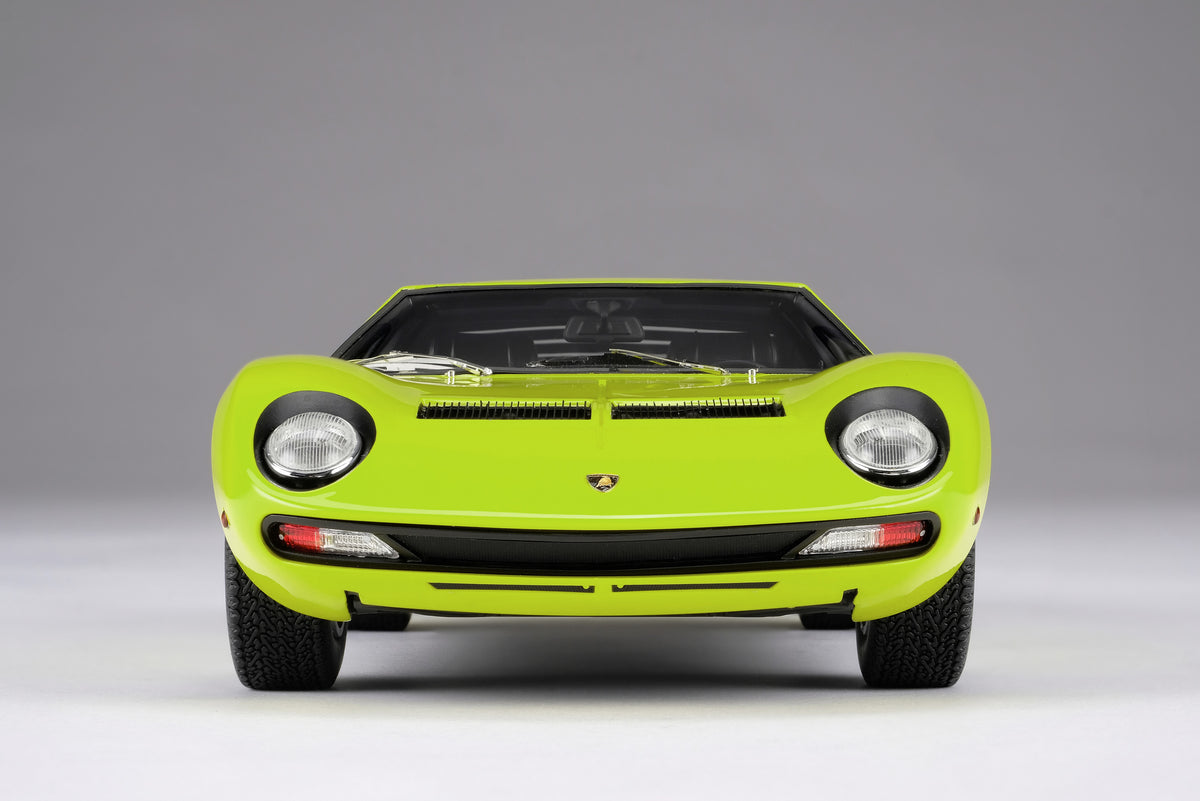 Lamborghini Miura P400 SV Edition in Verde Miura (Green) at 1:18 scale by Amalgam Collection