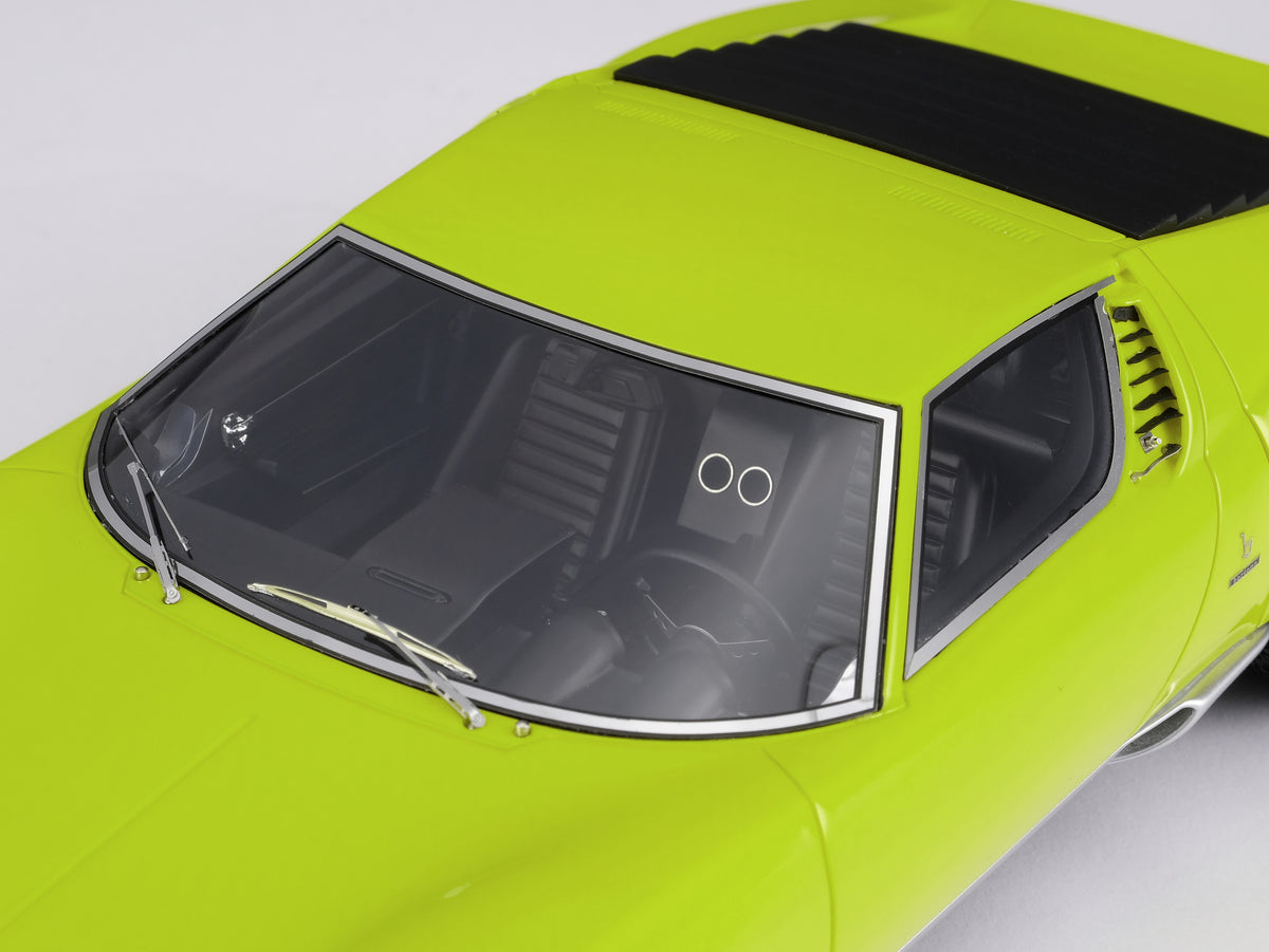 Lamborghini Miura P400 SV Edition in Verde Miura (Green) at 1:18 scale by Amalgam Collection