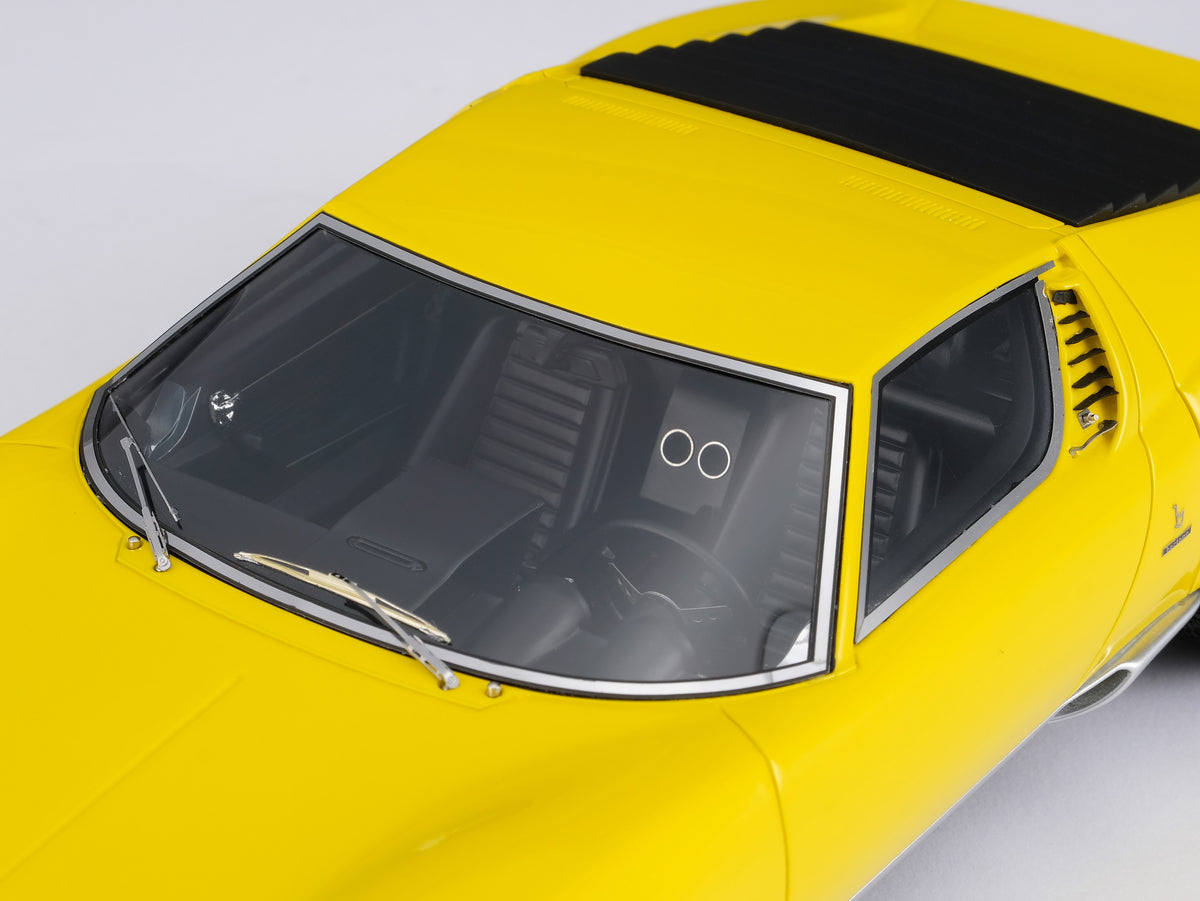 Lamborghini Miura P400 SV  Edition in Giallo Miura (Yellow) at 1:18 scale by Amalgam Collection
