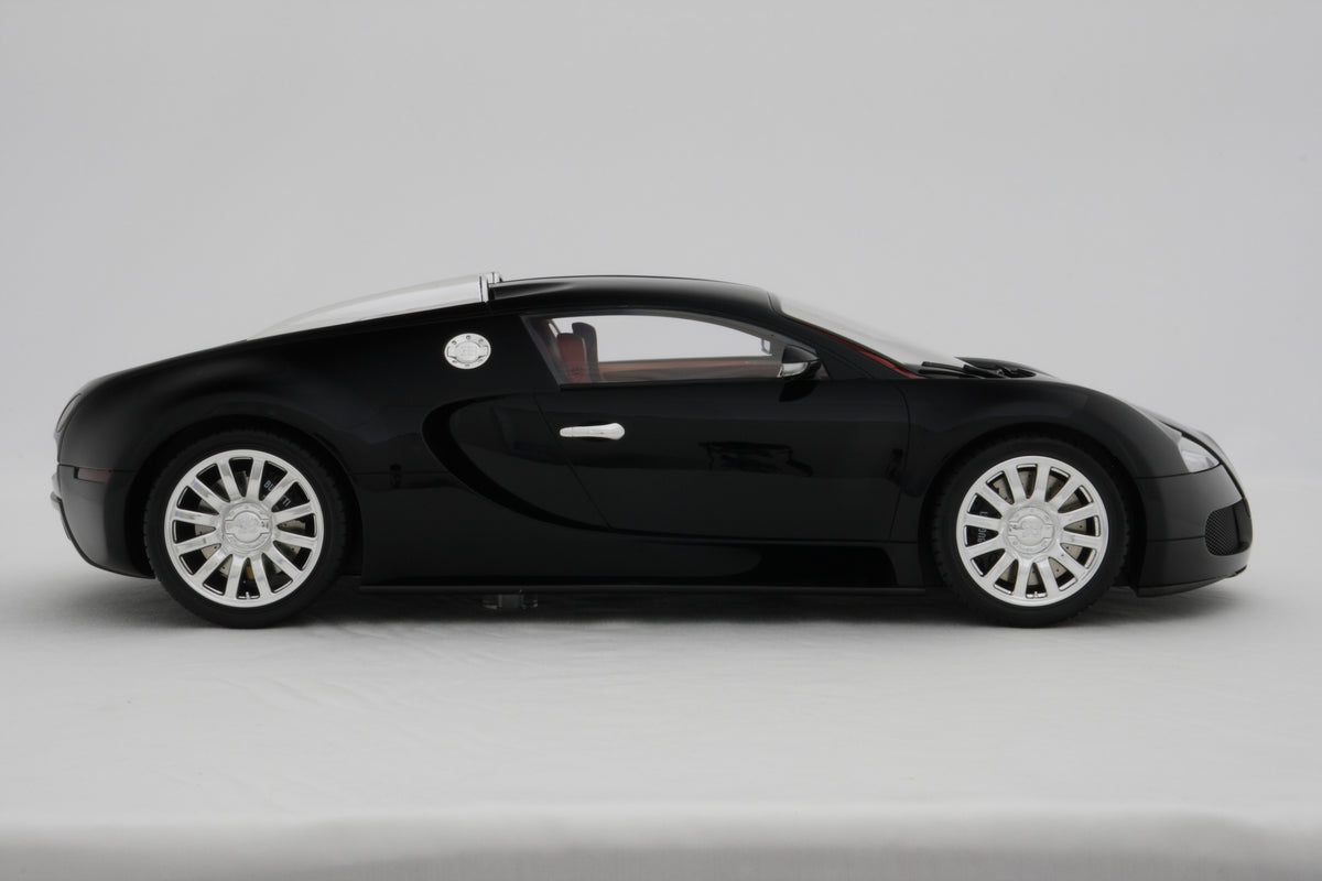 BUGATTI Veyron (2005) - 1:8 scale
