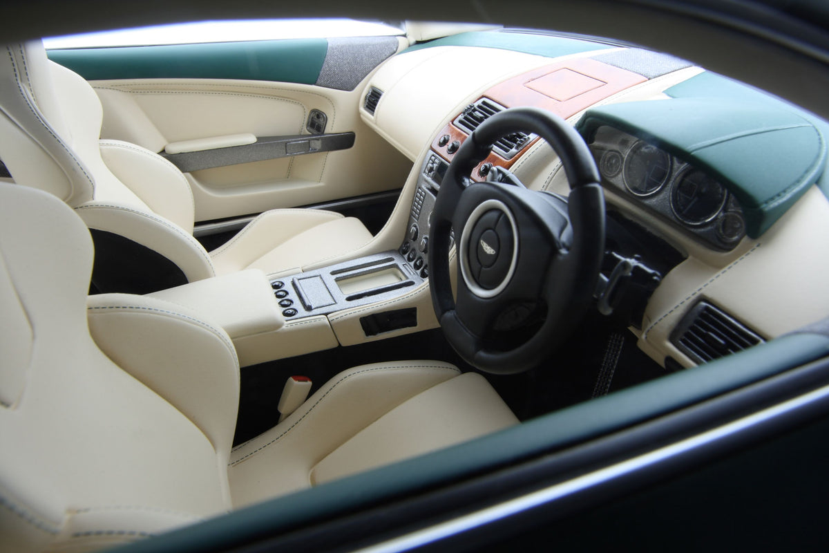 Aston Martin DB9 (2003)