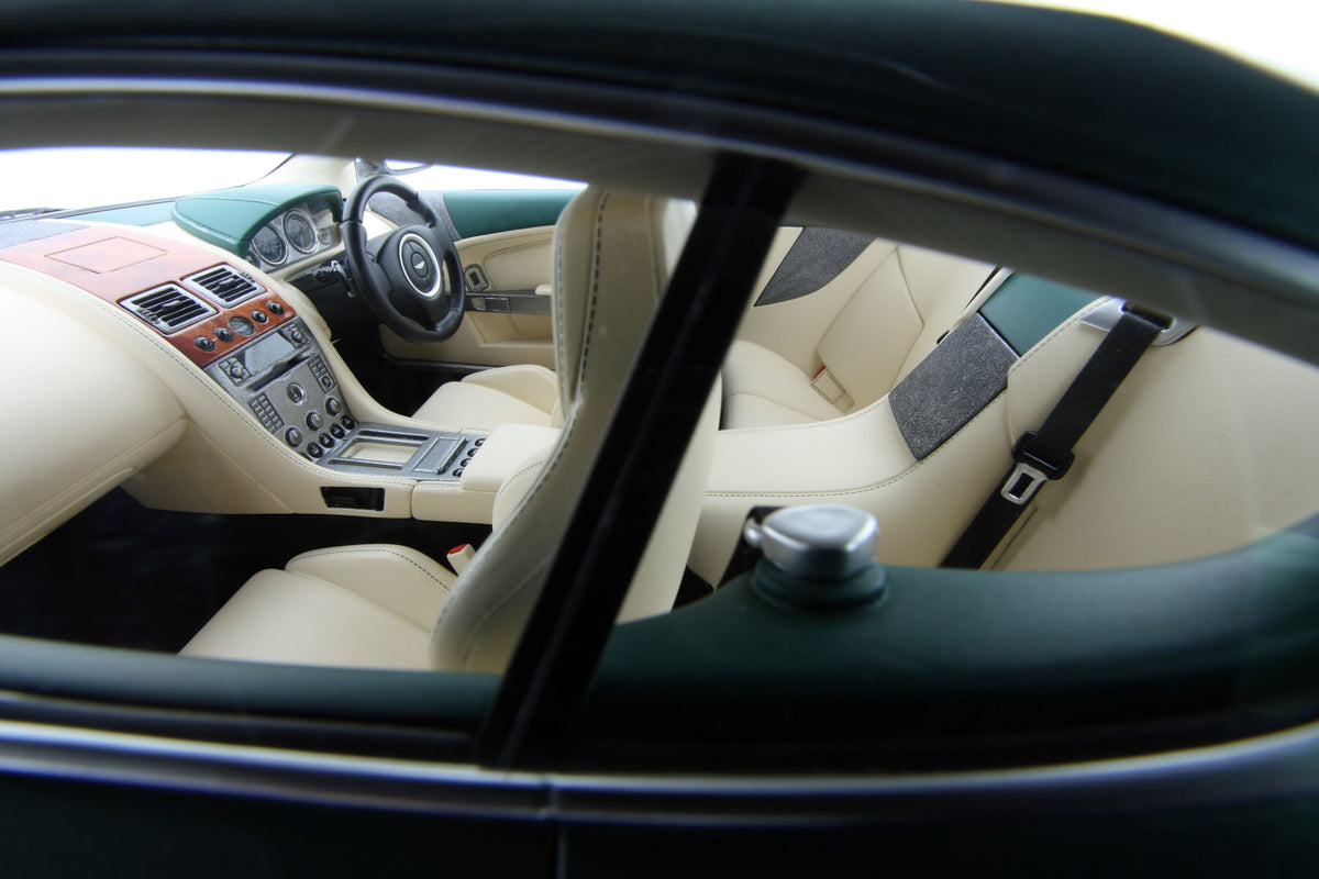 Aston Martin DB9 (2003)