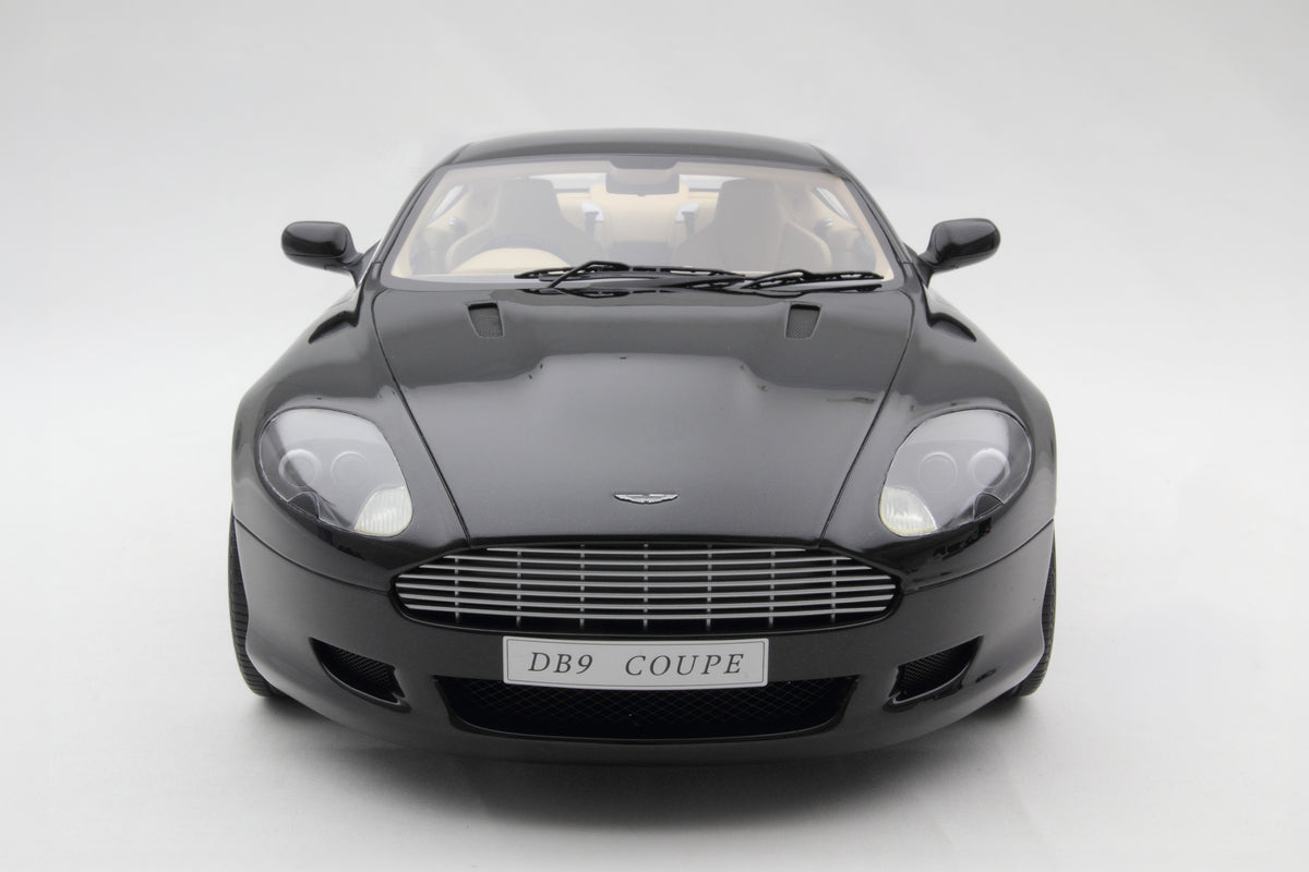 Aston Martin DB9 (2003)