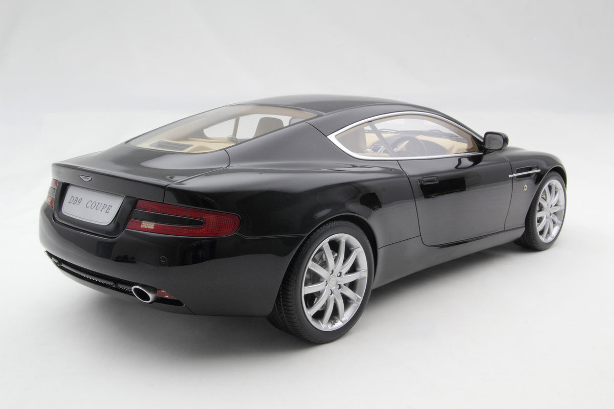 Aston Martin DB9 (2003)