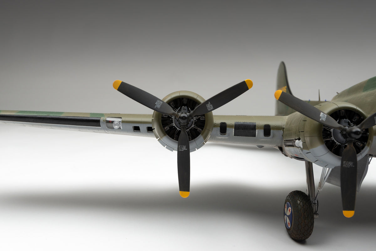B-17F Flying Fortress - 'Memphis Belle' at 1:32 scale by Amalgam Collection