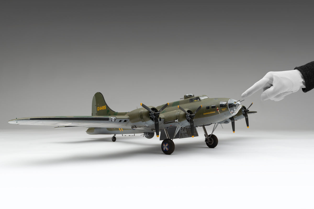 B-17F Flying Fortress - 'Memphis Belle' at 1:32 scale by Amalgam Collection
