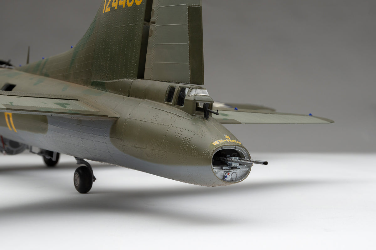 B-17F Flying Fortress - 'Memphis Belle' at 1:32 scale by Amalgam Collection