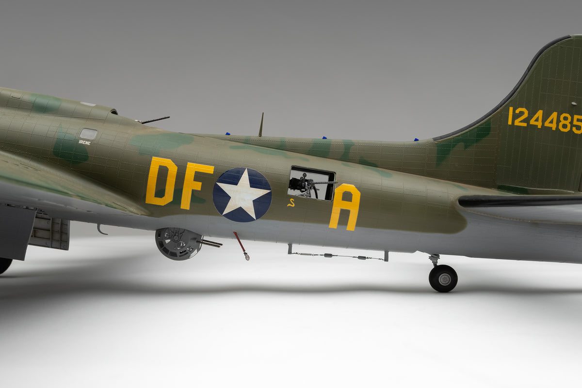 B-17F Flying Fortress - 'Memphis Belle' at 1:32 scale by Amalgam Collection
