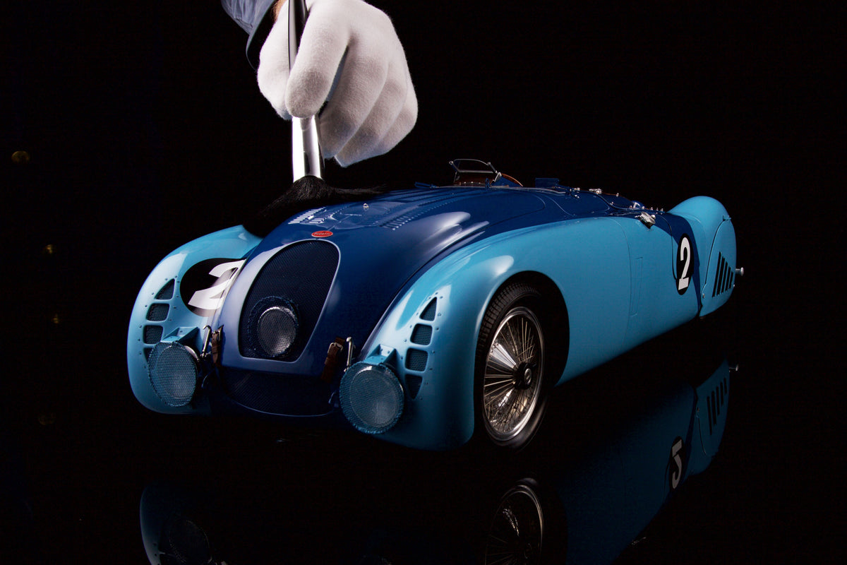 BUGATTI Type 57G "Tank" - 1937 Le Mans Winner - 1:8 scale