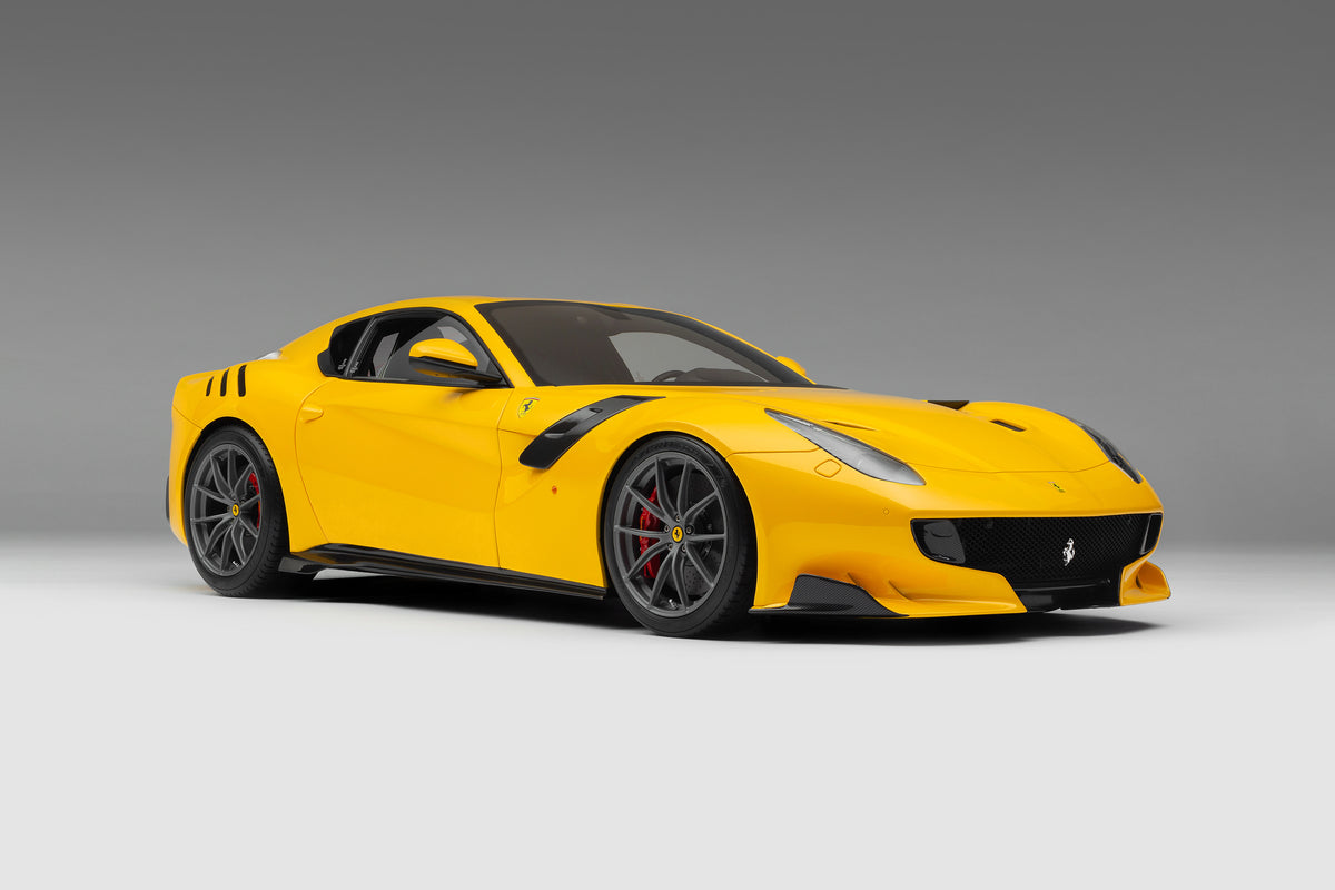 Ferrari F12 TDF (2015) - Giallo Modena - 1:8 scale