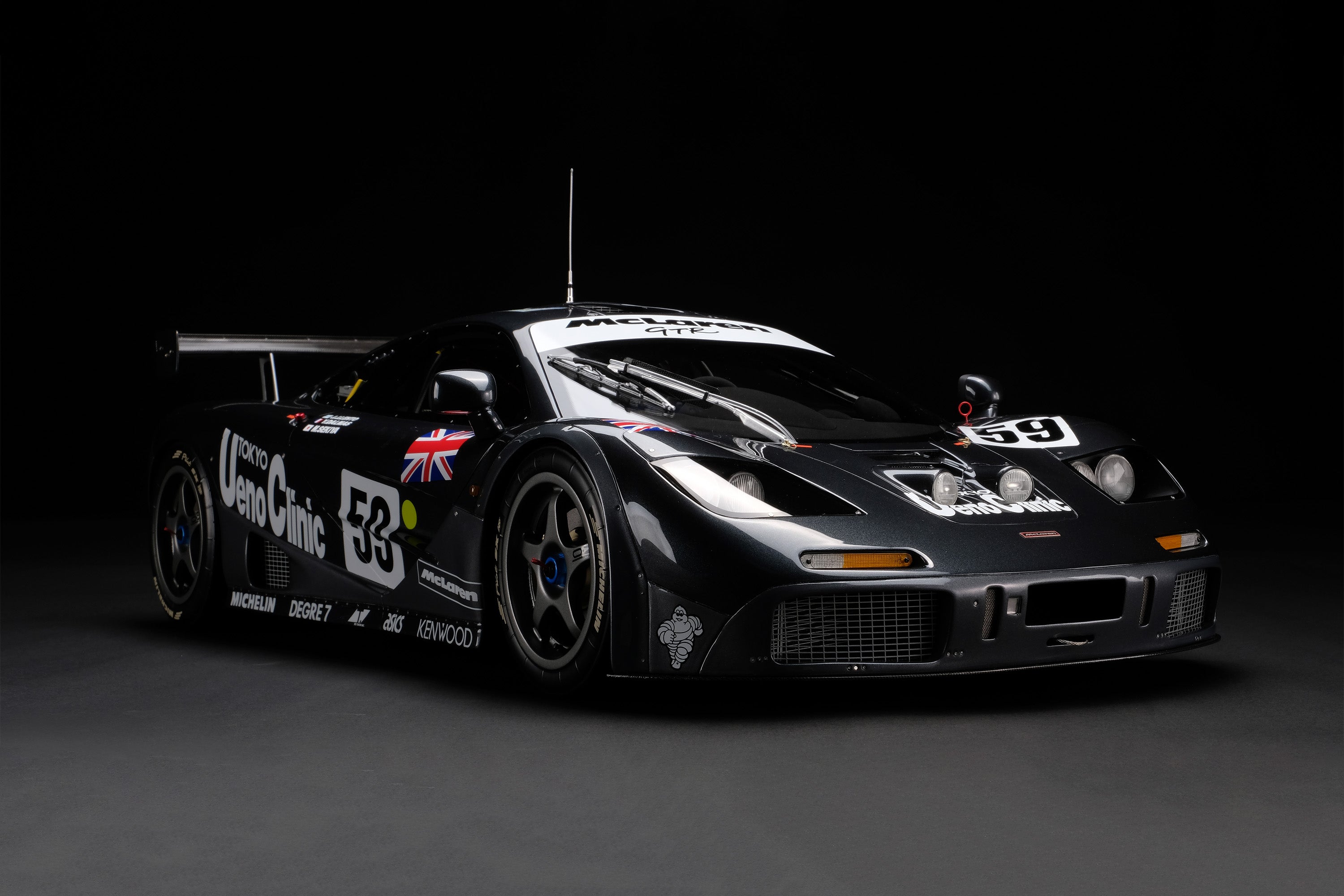 McLaren F1 GTR Ueno Clinic ミニカー McLaren F1 GTR - 1995 Le Mans Winner - Ueno Clinic Livery - 1:8