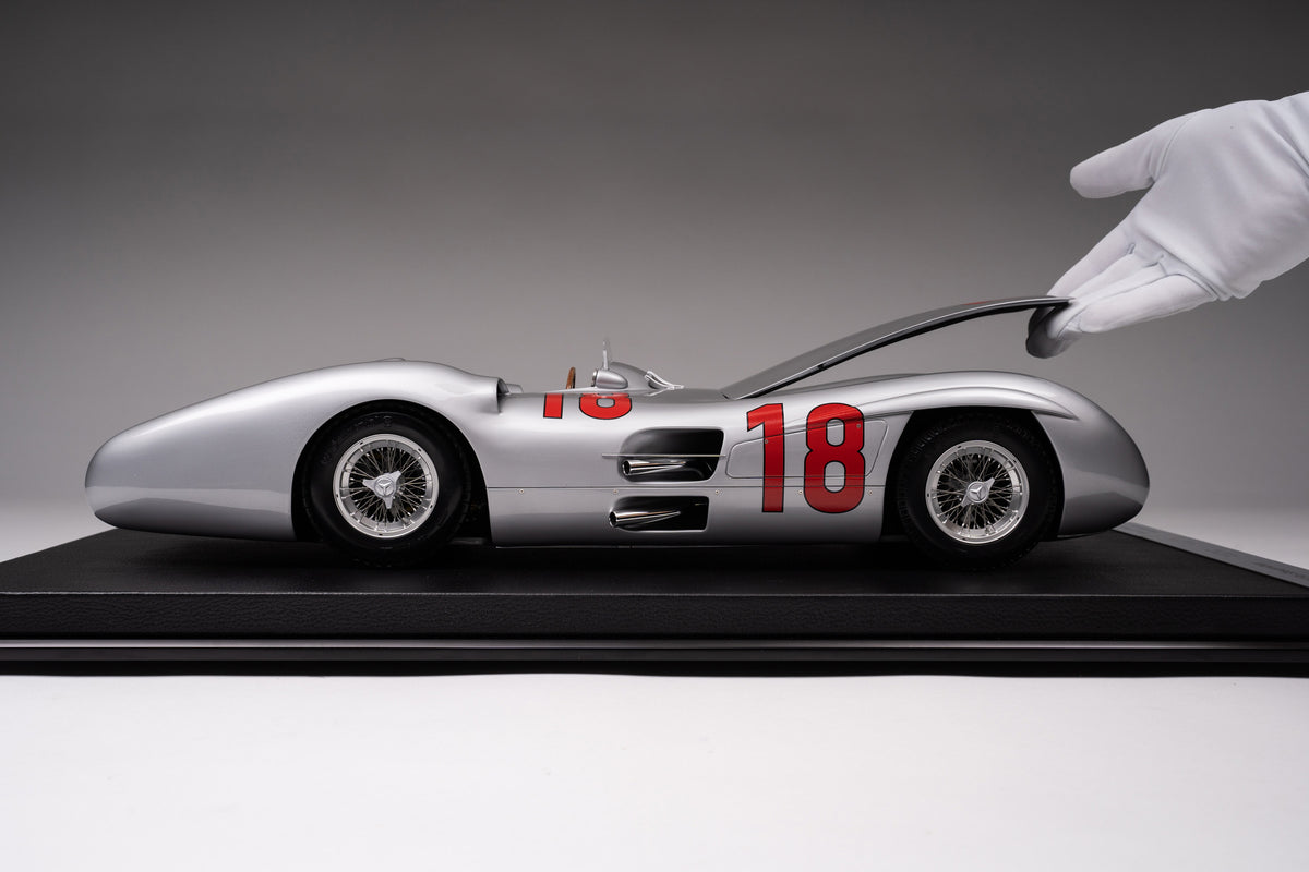 Mercedes-Benz W196 Streamliner - Vainqueur du Grand Prix de France 1954 - Juan Manuel Fangio - Échelle 1:8