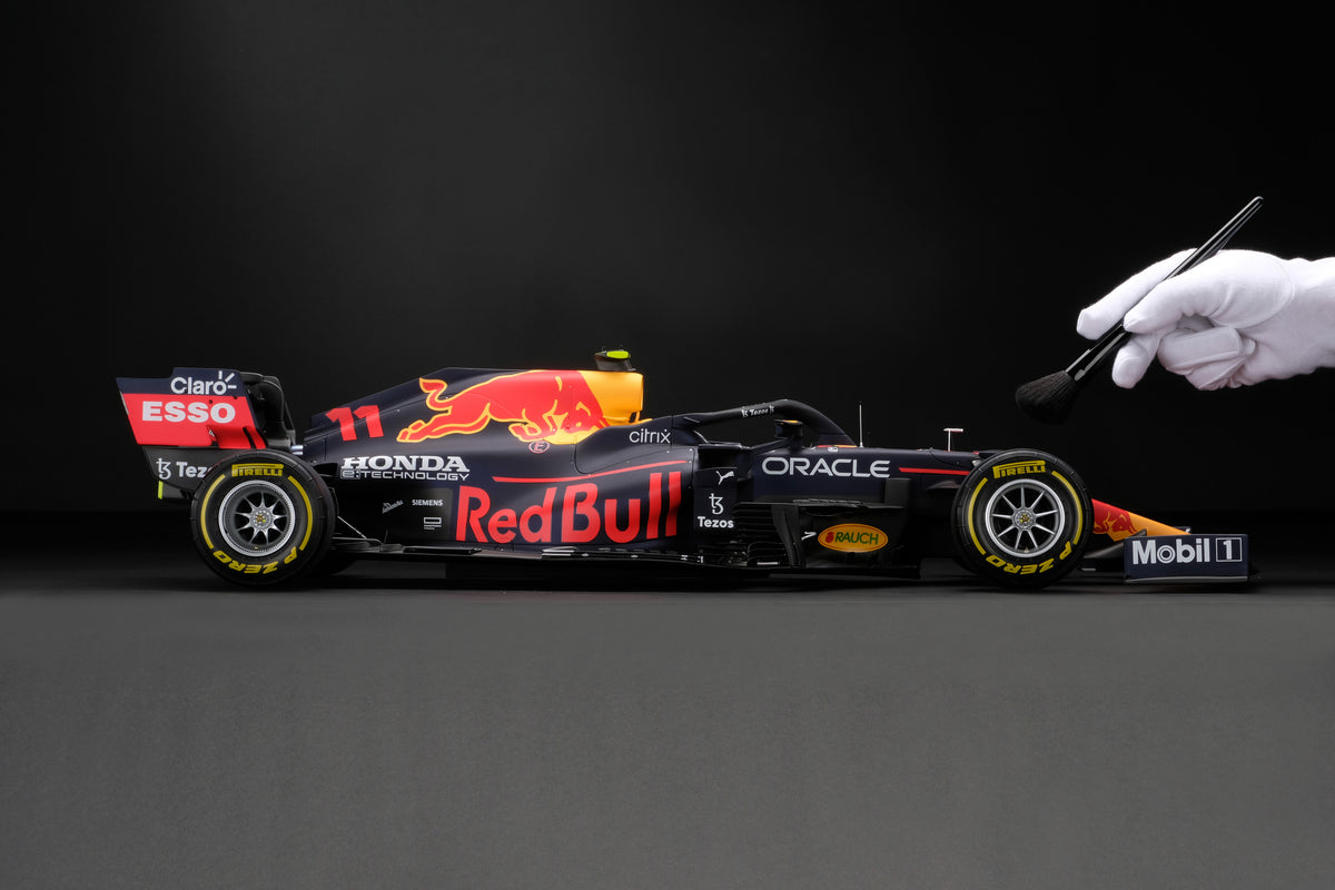 Red Bull Racing Honda RB16B - 2021 Abu Dhabi Grand Prix - Sergio Pérez - 1:8 scale