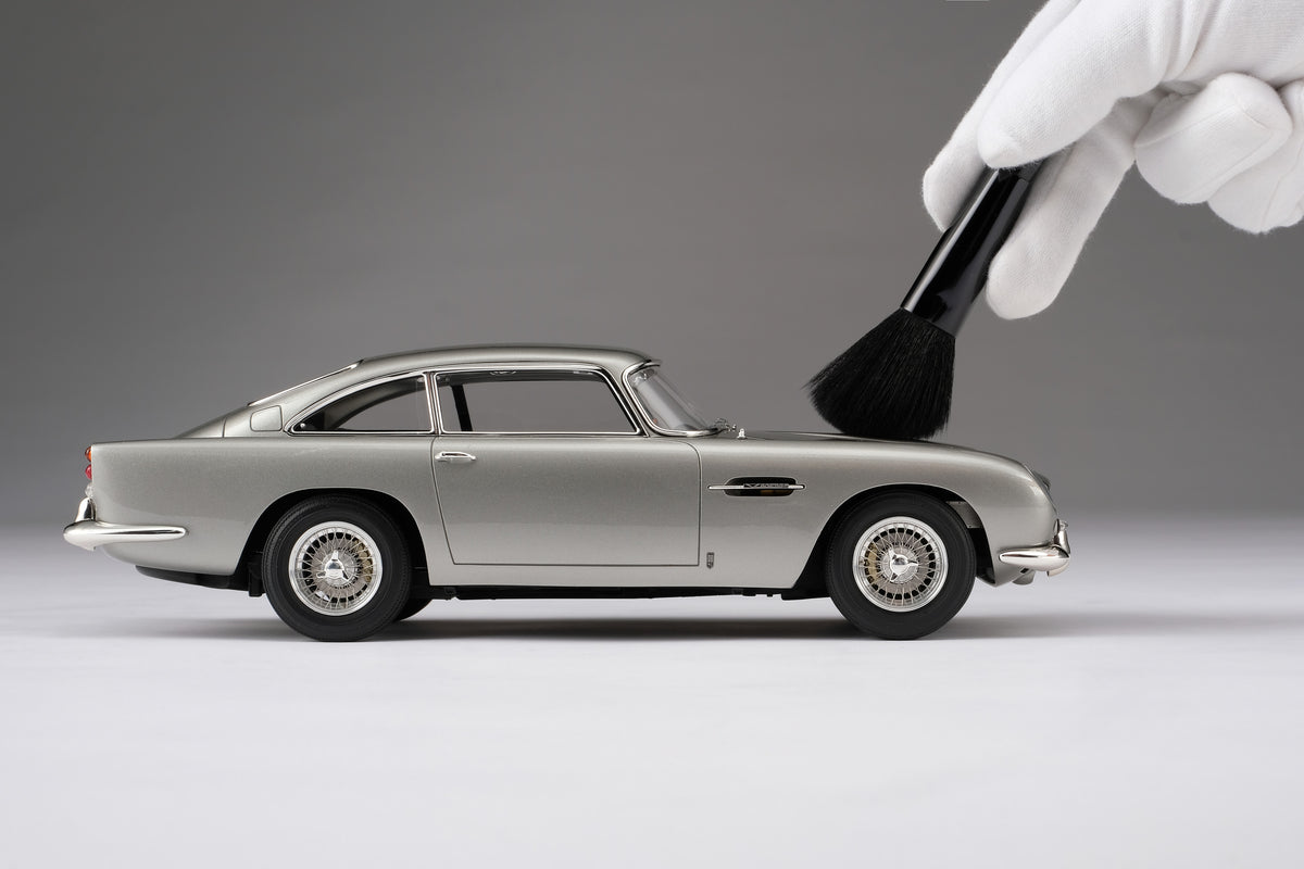 Aston Martin DB5 Vantage at 1:18 scale by Amalgam Collection 