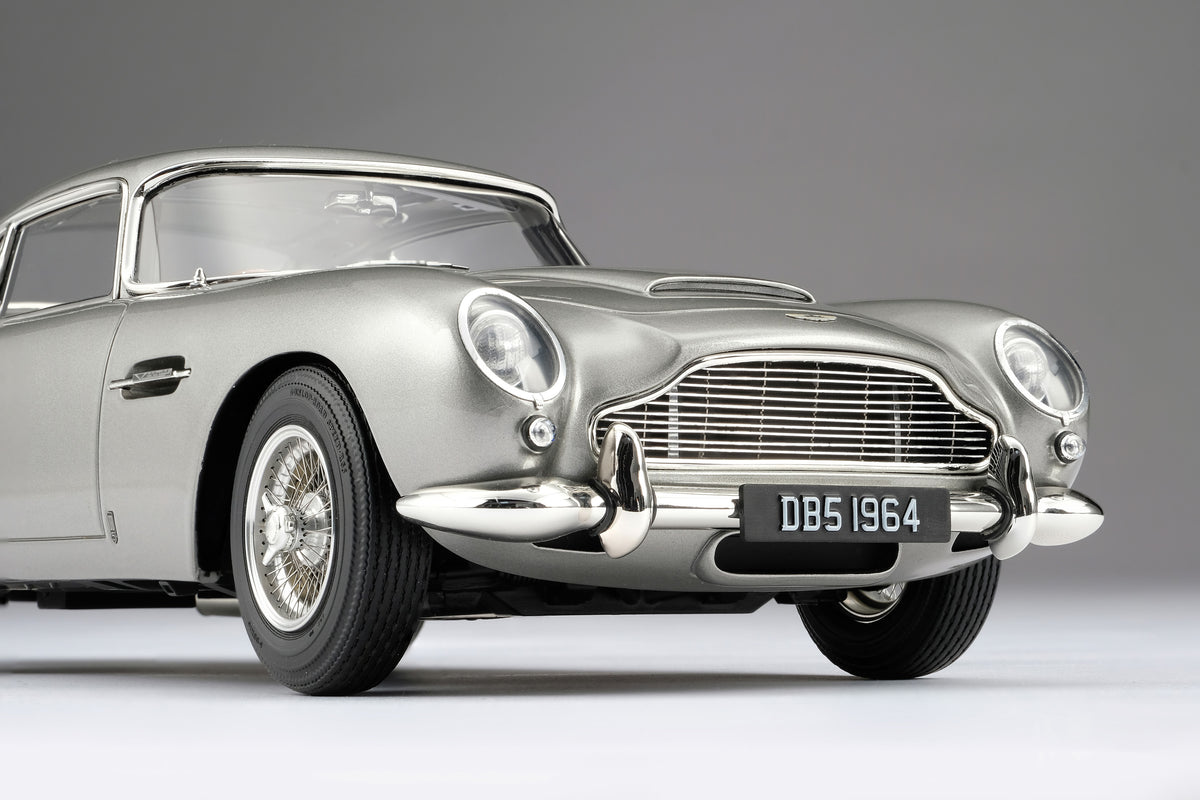 Aston Martin DB5 Vantage at 1:18 scale by Amalgam Collection 