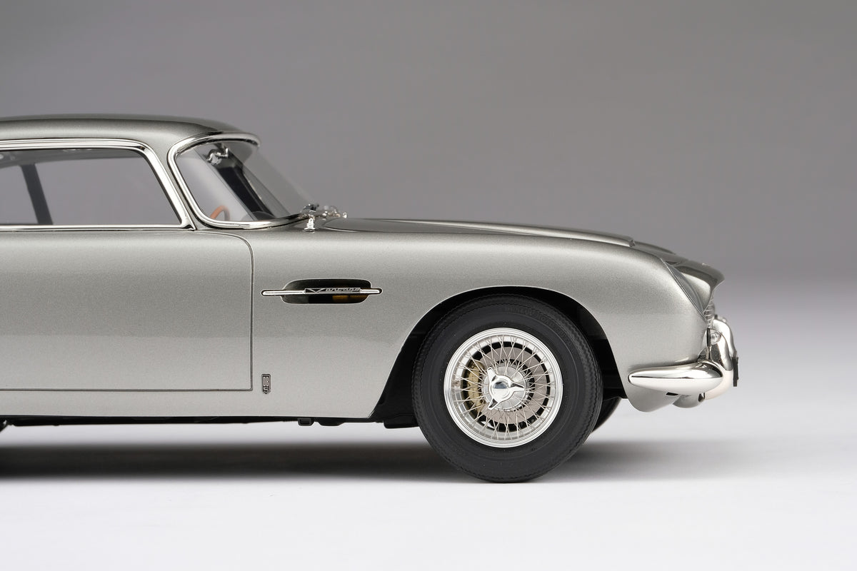 Aston Martin DB5 Vantage at 1:18 scale by Amalgam Collection 