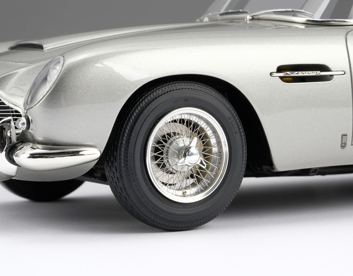 Aston Martin DB5 Vantage at 1:18 scale by Amalgam Collection 