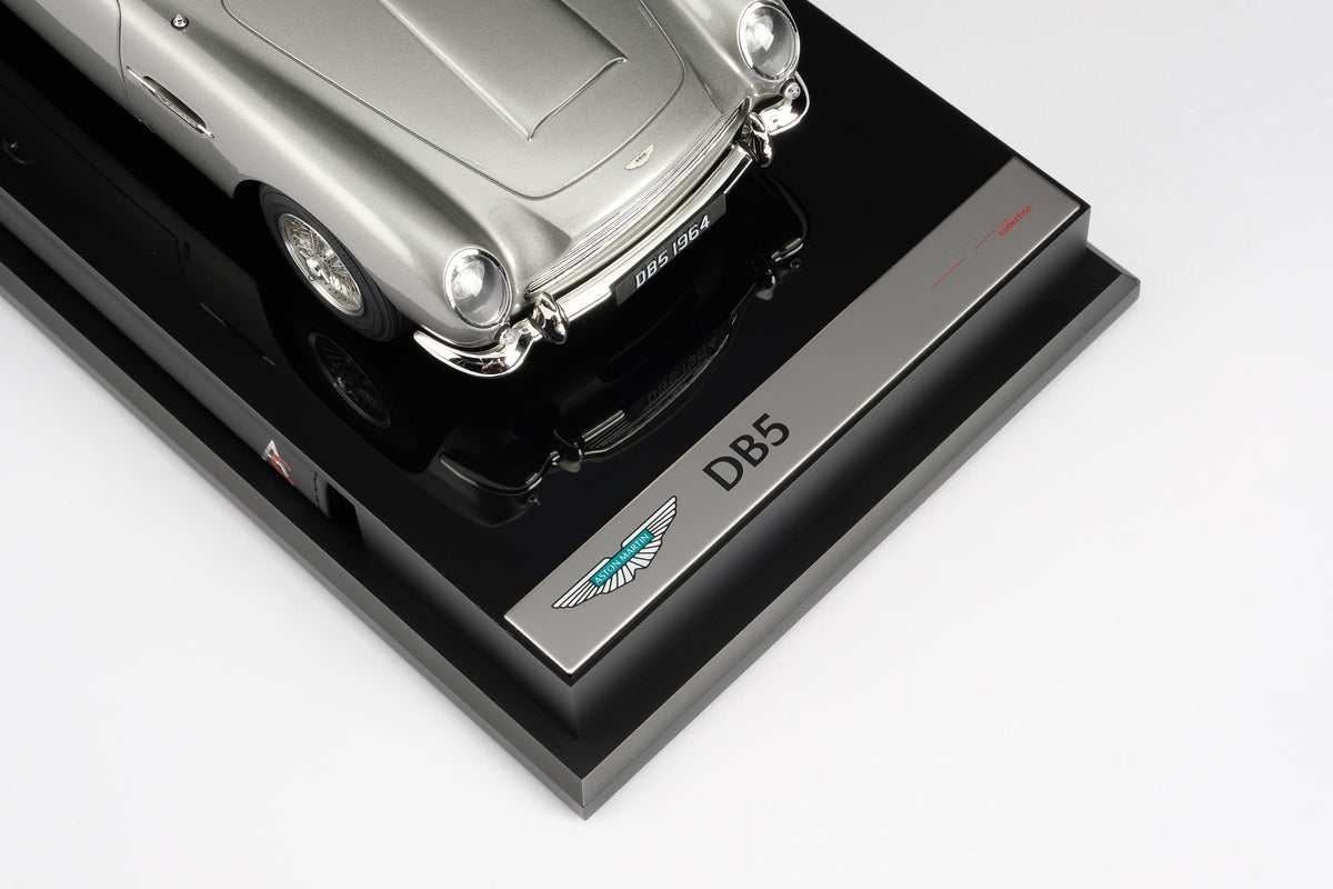 Aston Martin DB5 Vantage at 1:18 scale by Amalgam Collection 