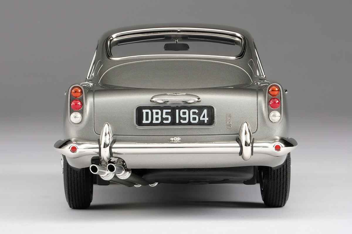 Aston Martin DB5 Vantage at 1:18 scale by Amalgam Collection 