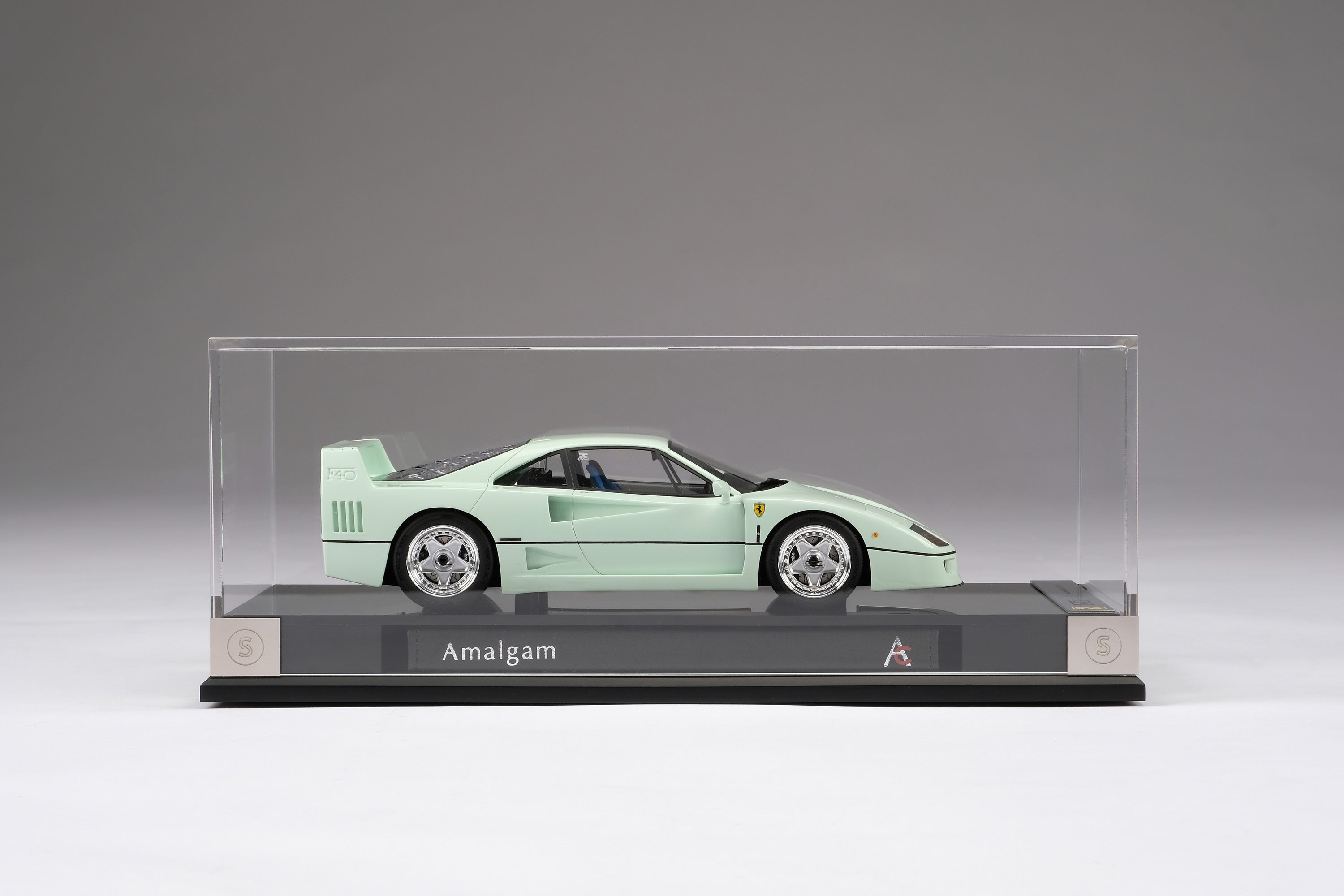 フェラーリ F40 – Amalgam Collection