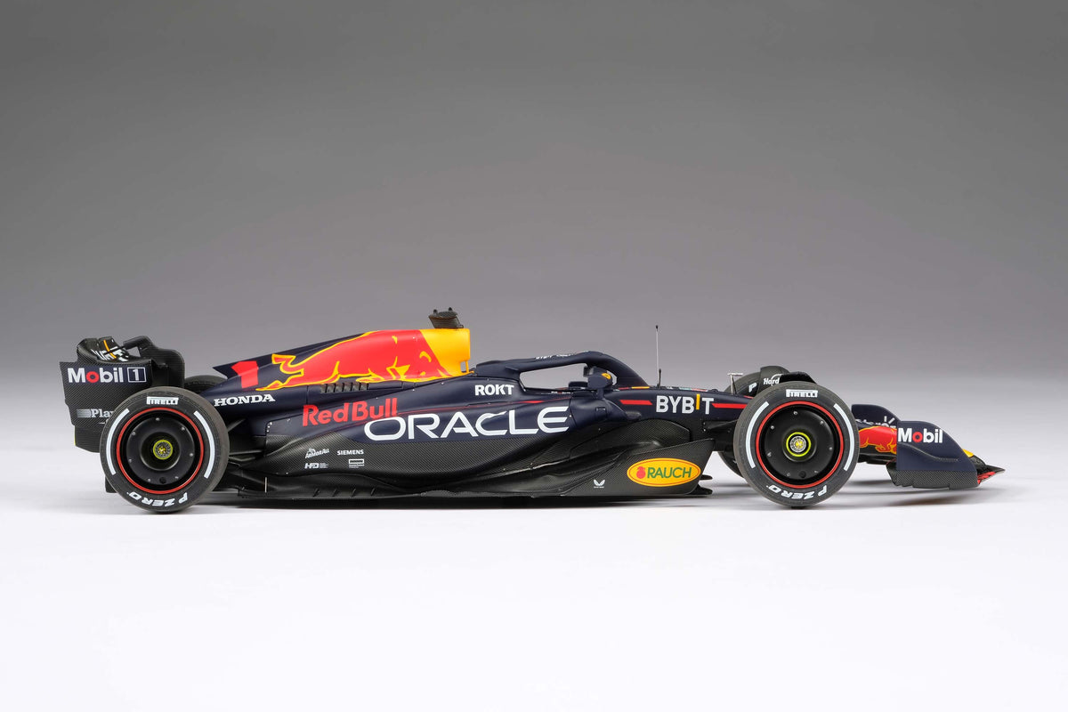 Oracle Red Bull Racing RB19 - Max Verstappen