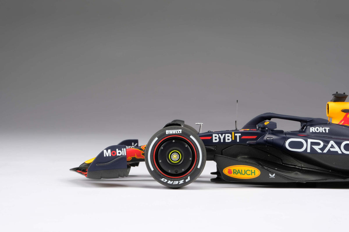 Oracle Red Bull Racing RB19 - Max Verstappen