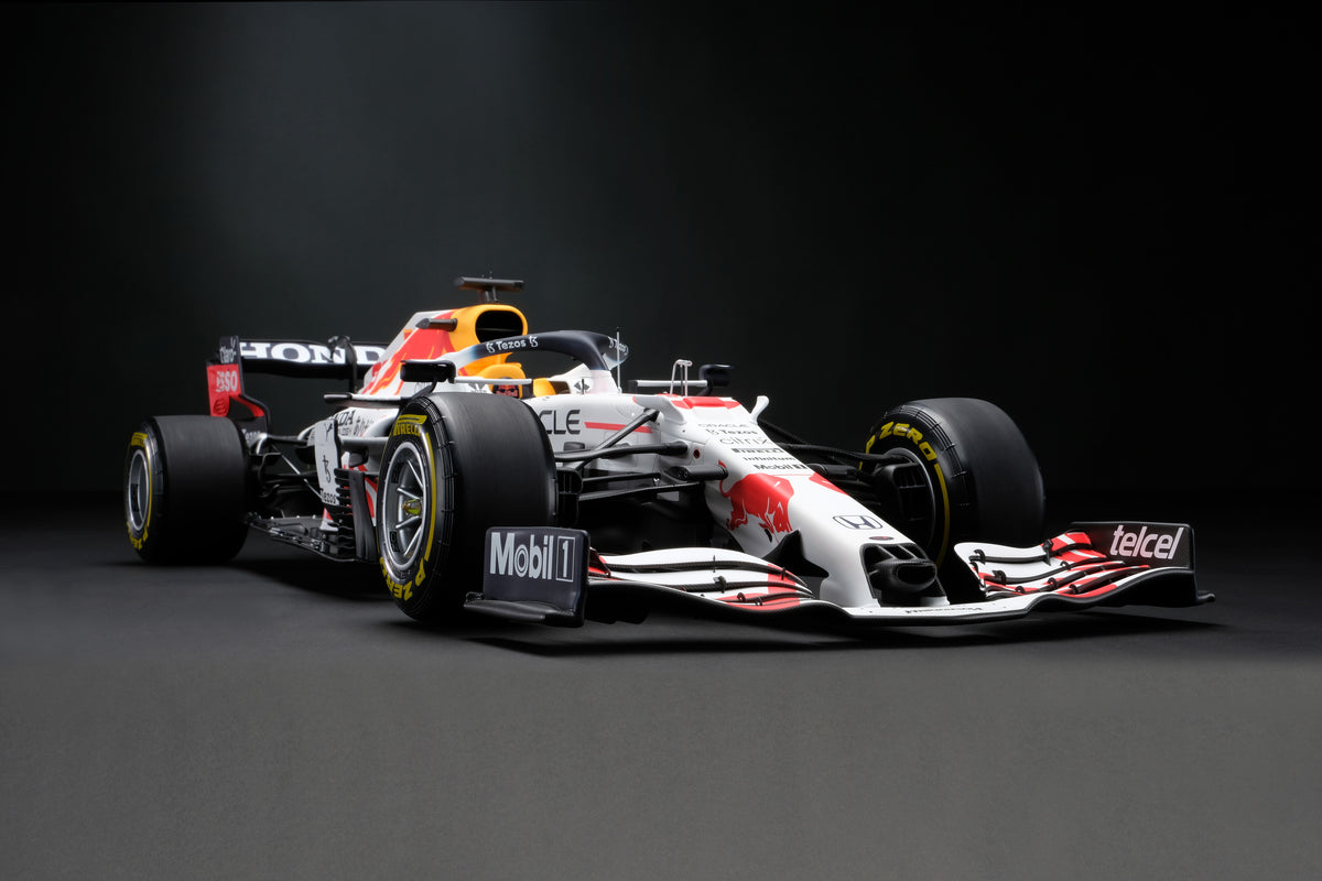 Red Bull Racing Honda RB16B - Grand Prix de Turquie 2021 - Max Verstappen - Deuxième place - Échelle 1:8