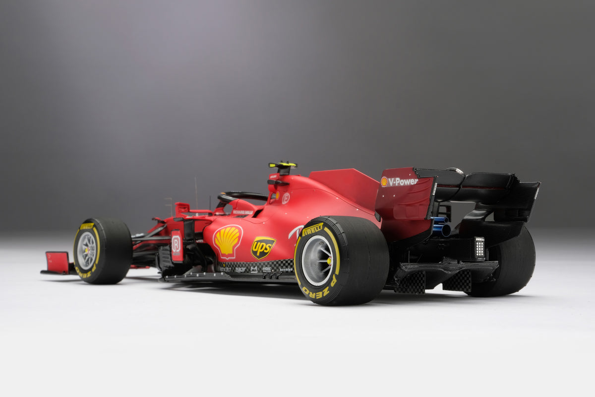 Ferrari SF21 - Livrée de la saison 2021 - Carlos Sainz - Échelle 1:18
