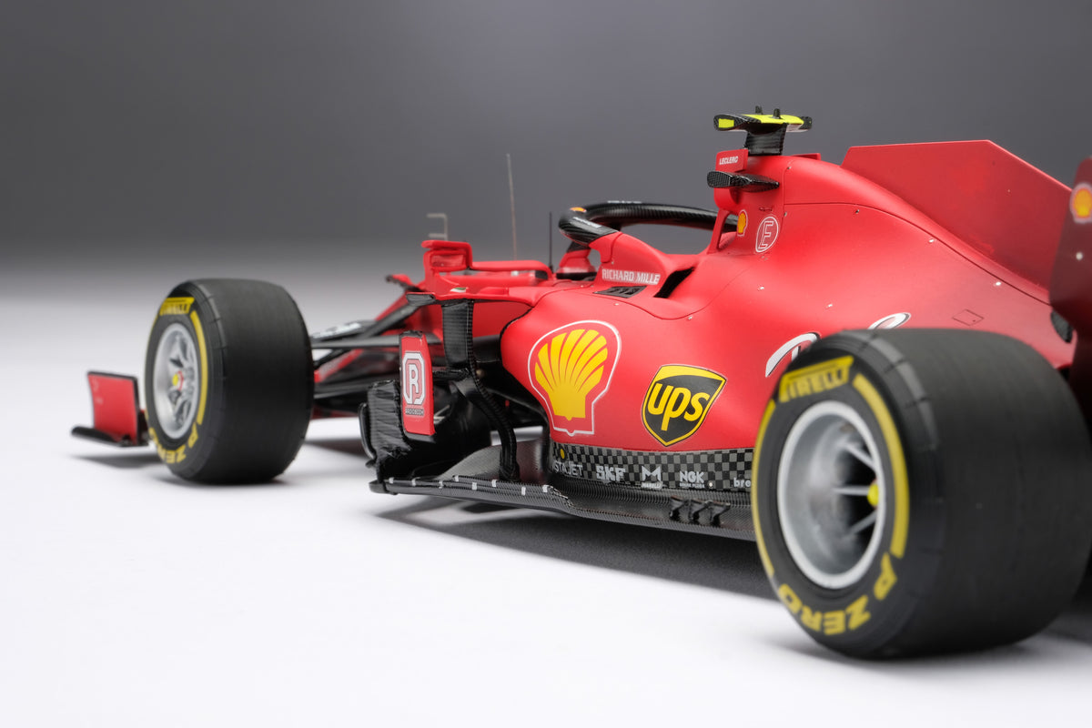 Ferrari SF21 - Livrée de la saison 2021 - Carlos Sainz - Échelle 1:18
