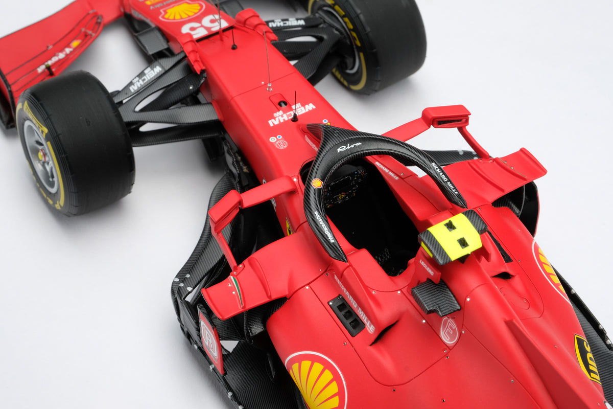 Ferrari SF21 - Livrée de la saison 2021 - Carlos Sainz - Échelle 1:18