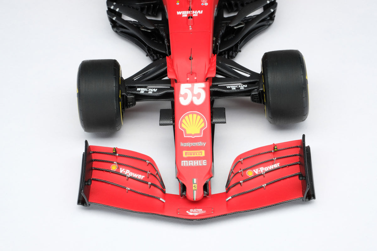 Ferrari SF21 - Livrée de la saison 2021 - Carlos Sainz - Échelle 1:18