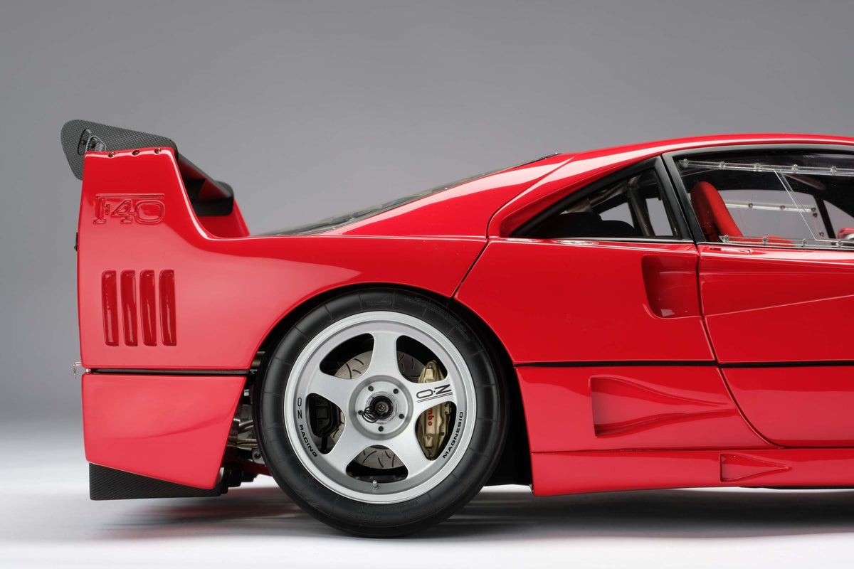 Ferrari F40 Competizione (1989) - 1:8 scale